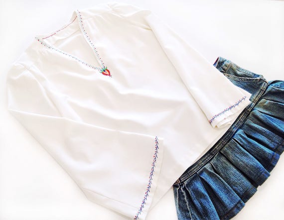 vintage embroidered top / folklore blouse / bell s