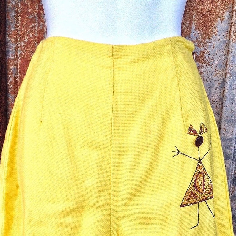 60s yellow cotton novelty short, womens vintage short image 4