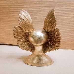 Handcrafted Golden Angel Wings Sculpture: Modern Resin Decor