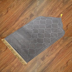 Plush Prayer Mat with Tassels – Thick Flannel Muslim Prayer Rug