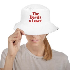 Sombrero de pescador cristiano - Sombrero con letras rojas "El diablo es un perdedor" - Sombrero de fe - Gorra cristiana ajustable - Regalo cristiano