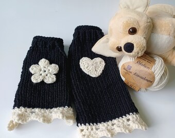 Chihuahua sweater in eco cashmere black and white, Elegant small dog sweater with heart or flower, Gift for dog lover, Teacup dog jumper