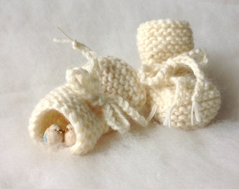 Baby booties in wool and mohair, Knit shoes for newborn, Newborn booties, White shoes baby, Knit Baby boots, Baptism, Gift for new baby