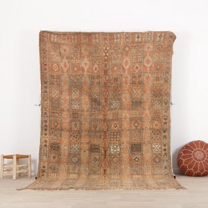 Vintage Boujaad Rug: 6 x 9.5 FT Moroccan Wool Carpet, Living Room Rug