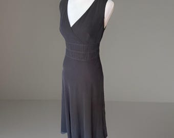 Robe midi en soie noire Adrianna Papell taille 10, col en v, sans manches, cocktail LBD vintage, soirée formelle, mariage