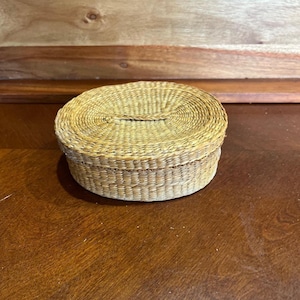 Vintage Oval Coiled Grass Basket with Lid • Sweetgrass‑Style Trinket Box • Woven Loop Handle