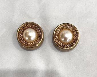 Vintage Pearl Button Covers – Gold Rope Border – Clip‑On Decorative Button Pair