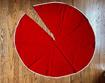 Vintage Handmade Red Christmas Tree Skirt with White Trim, 35 Inch Midcentury Holiday Decor