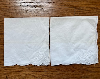 Vintage White Embroidered Napkins – Scalloped Edge – Floral Design – 15" Square
