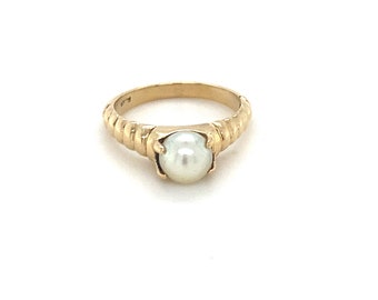 Vintage Yellow Gold Cultured Pearl Ring