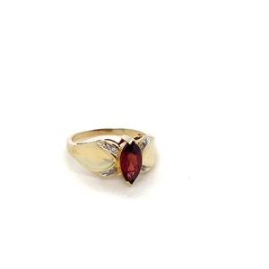 Vintage yellow Gold and Marquise Cut Garnet and Diamond Ring image 3