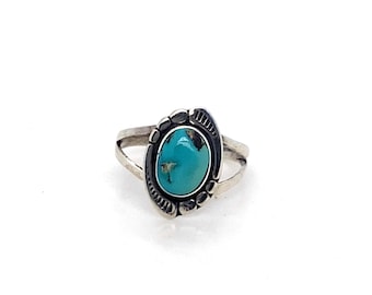Vintage Sterling Ring with Turquoise and Stamped Details Size 5 1/4