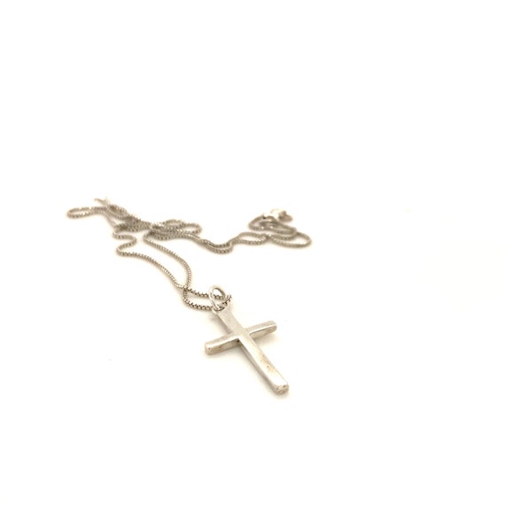 Vintage Simple Sterling Silver Cross on Box Chain - image 4