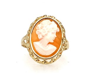 Vintage Gold Cameo Ring With Openwork Frame  Size 7 3/4