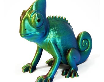 Iridescent 3D Printed Chameleon Figurine: Eco-Friendly Bioplastic Decor