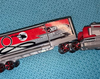 New Hot Wheels Truckin' Transporters Diecast Hauler Semi K5136 W 1
