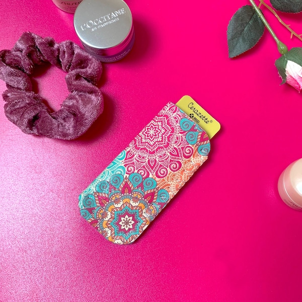 Estuche para el control de la natalidad de la mini píldora con diseño de flor de mandala, funda para la píldora anticonceptiva, estuche para la mini píldora Cerazette - Tamaño pequeño 5 cm x 11 cm