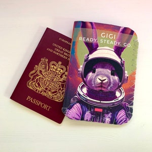 Personalisierter Weltraum-Passhalter, Kinderpass-Abdeckung, Pass-Brieftasche, Kinder-Pass-Hülle, Pass-Hülle - Purple Space Bunny