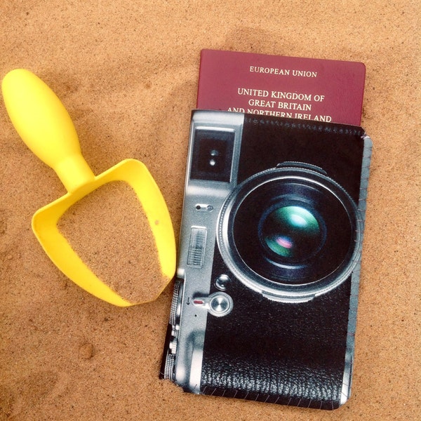 Retro Camera Passport Sleeve, Camera Passport Cover, Felt Passport Case, Passport Holder, Gift for Men, Gift for Photographer, Travel Gift