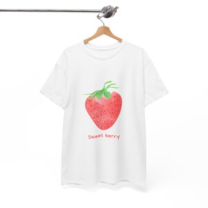 Cotton T-shirt with print and motivational phrase. Perfect for those who love to dress with style and positivity, Graphic T-shirt gift