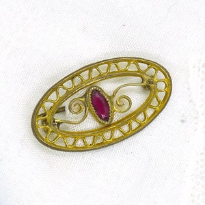 Juicy Gold Brooch // Antique Victorian Era Rolled Gold Brooch with Ruby Red Colored Glass Paste Gem 1900s Filigree Scrollwork C-Clasp Pin
