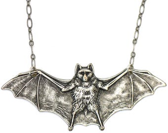Silver Batty // Große versilberte Fledermaus Halskette Gothic Halloween Kuriosität Hexe Viktorianisch Vampir Okkult Pagan Vampir