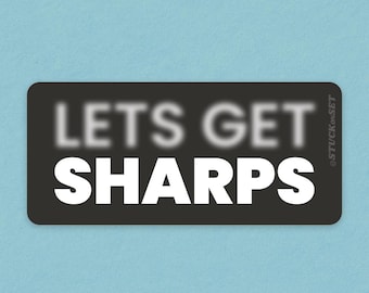 Puede incluir: Pegatina en blanco y negro con el texto "LETS GET SHARPS" en letras blancas sobre fondo negro. La pegatina tiene un borde blanco y el texto "@stuckonset" en letras blancas en el lado derecho.