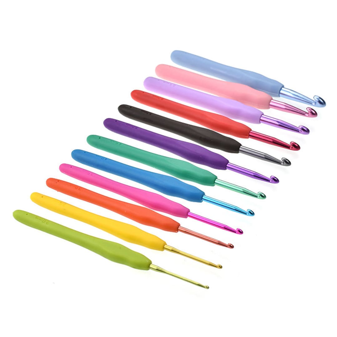 Curved Crochet Hook Set Includes 8 Hook Sizes, Ergonomic Crochet