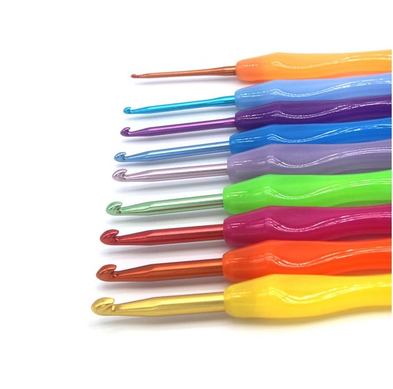 Crochet Hook Set Smooth Plastic Ergo Handle Includes 9 Hooks