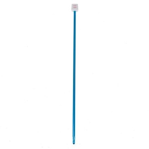 Peut inclure: Une aiguille &agrave; tricoter bleue avec une pointe blanche indiquant "4,5 mm".