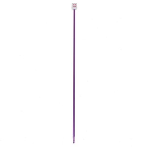 Peut inclure: Une aiguille &agrave; tricoter violette avec un embout en plastique blanc indiquant "3,5 mm".