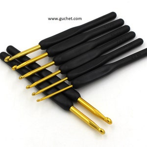 Crochet Hook Set - Black and Gold with a Soft Grip Handle - Includes 8 Sizes