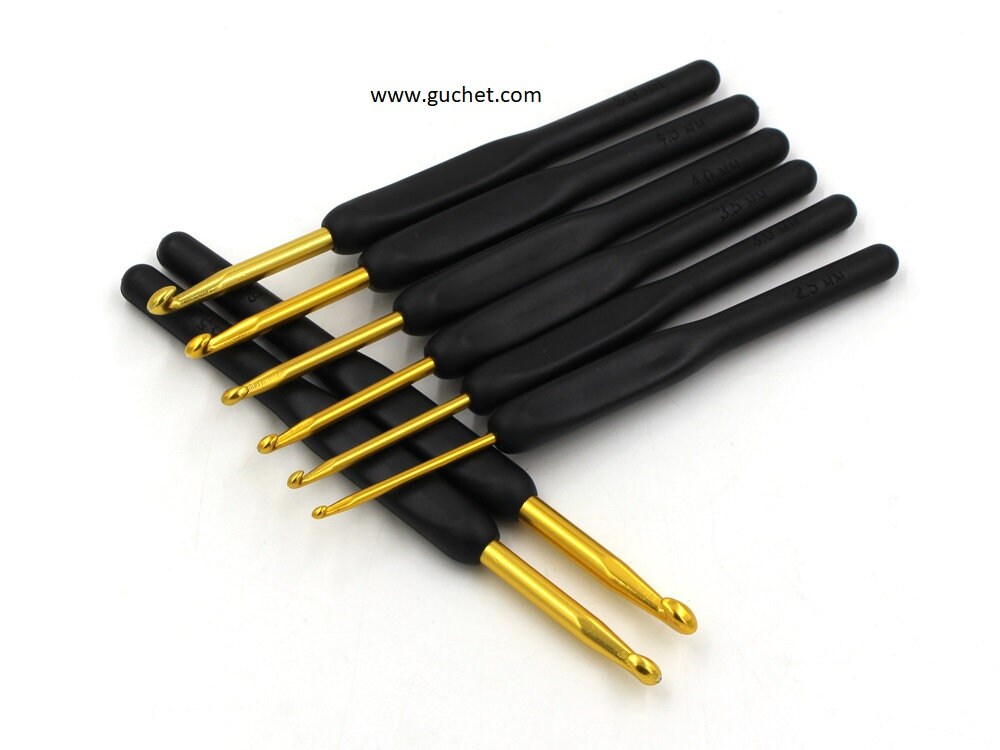 black crochet hooks