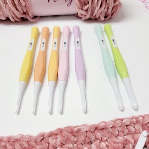 Crochet Hook Set - Soft Rubberized Ergo Handle - Includes 8 hooks, Inline Hooks, Vibrant Colors, Beginner crochet hooks