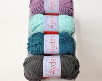 Ensemble cadeau laine - fil acrylique doux pour bébé - Ayden - cadeau pour amateur de laine, laine douce, cadeau pour crocheteuse, cadeau pour tricoteuse - papillon violet
