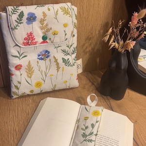 Book sleeve / book protector