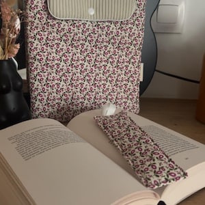 Book sleeve / book protector