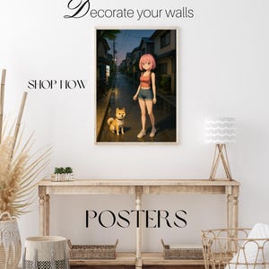 Può includere: Un poster con un'illustrazione in stile anime di una giovane donna con i capelli rosa che cammina con un cane Shiba Inu per strada di notte. Il testo "Decora le tue pareti" è in alto nell'immagine e "ACQUISTA ORA" è in basso a sinistra. Il testo "POSTER" è in basso al centro dell'immagine.