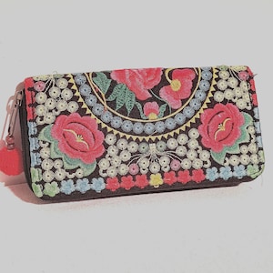 Indonesian Batik Wallet – Traditional Handmade Craft