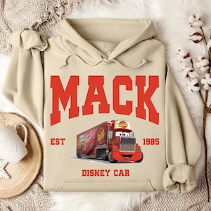 Sudadera con capucha de Mack de Lightning McQueen, personaje de Disney Mack, sudadera para viaje a Disneyland, sudadera con capucha de Mack, sudadera con capucha de Disneyland, regalo de cumpleaños de Disney imagen 1