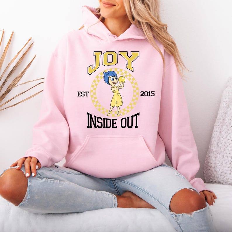Sudadera con capucha de Joy de Inside Out, personaje de Joy de Disney, sudadera para viaje a Disneyland, sudadera con capucha de Joy, sudadera con capucha de Disneyland, regalo de cumpleaños de Disney, Inside Out imagen 2