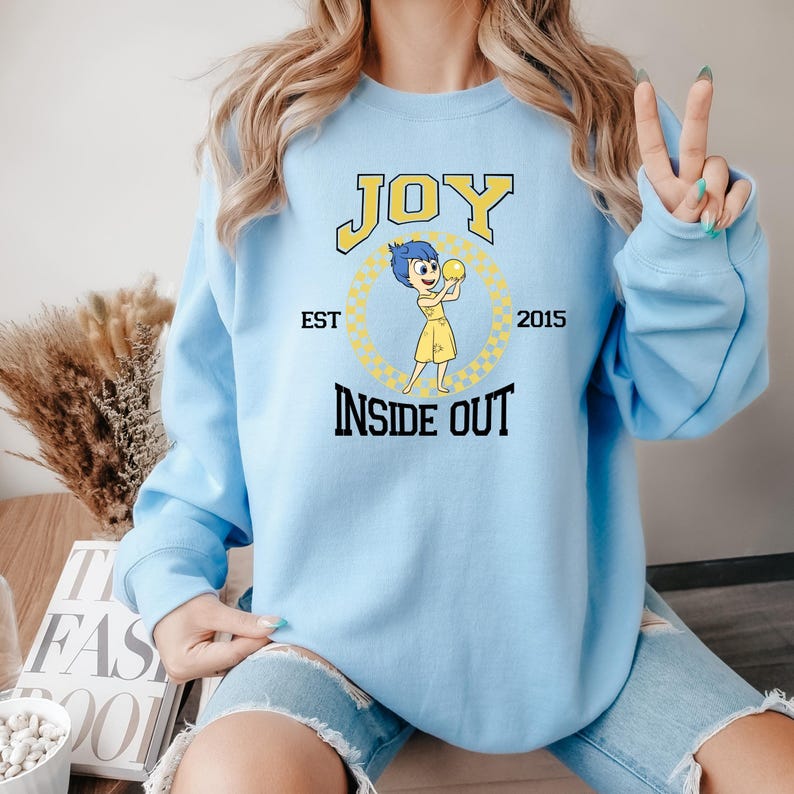 Sudadera con capucha de Joy de Inside Out, personaje de Joy de Disney, sudadera para viaje a Disneyland, sudadera con capucha de Joy, sudadera con capucha de Disneyland, regalo de cumpleaños de Disney, Inside Out imagen 5