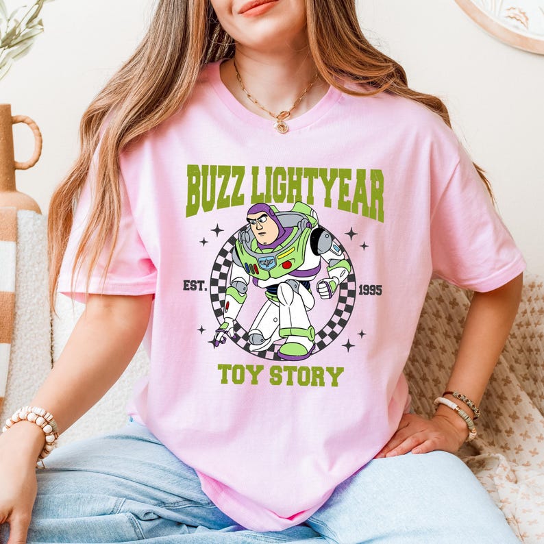 Camiseta de Buzz Lightyear de Toy Story, personaje de Disney Buzz, camiseta para viaje a Disneyland, camiseta de Lightyear, camiseta de Disneyland, regalo de cumpleaños de Disney imagen 2