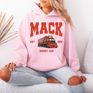 Sudadera con capucha de Mack de Lightning McQueen, personaje de Disney Mack, sudadera para viaje a Disneyland, sudadera con capucha de Mack, sudadera con capucha de Disneyland, regalo de cumpleaños de Disney imagen 2