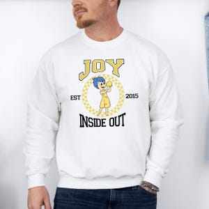 Sudadera con capucha de Joy de Inside Out, personaje de Joy de Disney, sudadera para viaje a Disneyland, sudadera con capucha de Joy, sudadera con capucha de Disneyland, regalo de cumpleaños de Disney, Inside Out imagen 4