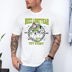 Camiseta de Buzz Lightyear de Toy Story, personaje de Disney Buzz, camiseta para viaje a Disneyland, camiseta de Lightyear, camiseta de Disneyland, regalo de cumpleaños de Disney imagen 4