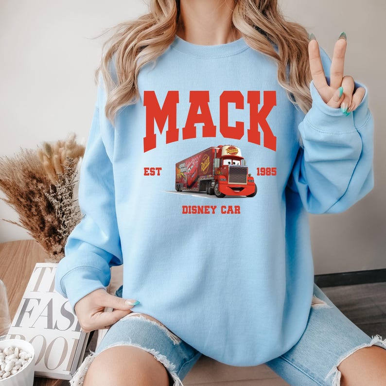 Sudadera con capucha de Mack de Lightning McQueen, personaje de Disney Mack, sudadera para viaje a Disneyland, sudadera con capucha de Mack, sudadera con capucha de Disneyland, regalo de cumpleaños de Disney imagen 5