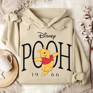 Winnie the Pooh Hoodie, Disney Winnie Character, Disneyland Trip Sweatshirt, Pooh Hoodie, Disneyland Hoodie, Disney Birthday Gift, Winnie immagine 1