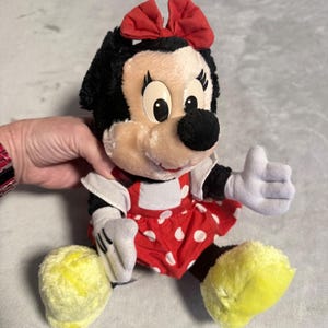 Peluche di Minnie Mouse Disney con vestito a pois, 28 cm, stile vintage. immagine 3