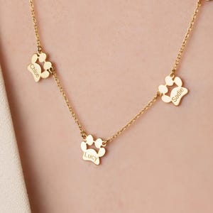 Paw Print Name Necklace, Personalized Tiny Dog Paw Necklace, Minimalist Paw Necklace, Animal Necklace, Pet Necklace, Personalized necklace